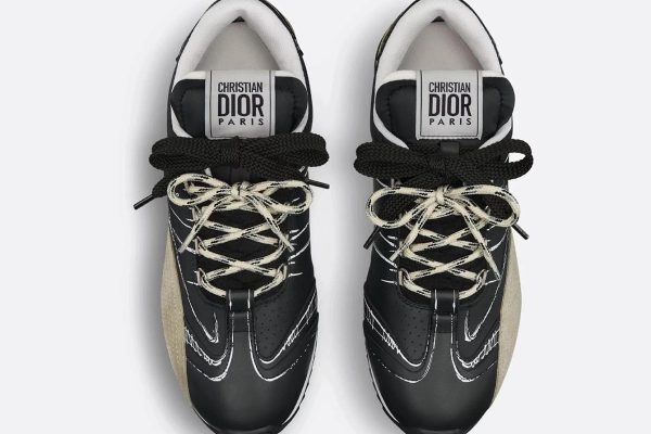 De Zwart-witte Sneakers: Een Terugkeer van de Klassiekers in 2025